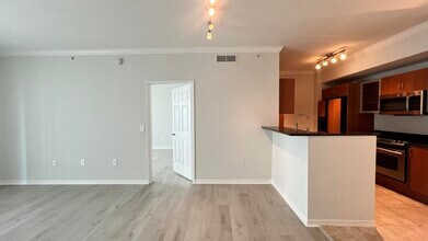 806 E Windward Way in Lantana, FL - Building Photo - Building Photo