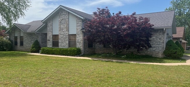 908 S 23rd St in Rogers, AR - Foto de edificio - Building Photo
