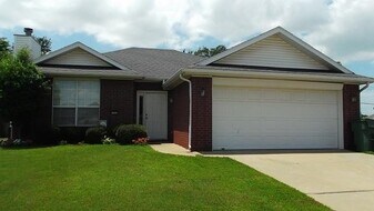 1002 N 37th St in Rogers, AR - Building Photo