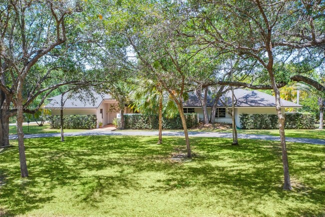 6255 SW 99th Terrace in Miami, FL - Building Photo - Building Photo