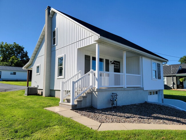 312 W Main St in Newmanstown, PA - Building Photo - Building Photo