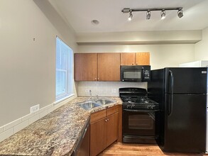 678 N Orleans St, Unit M02B in Chicago, IL - Building Photo - Building Photo