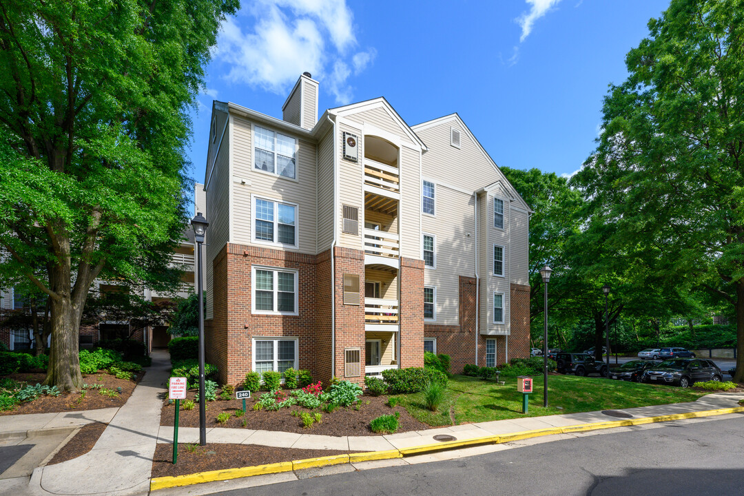 240 S Reynolds St in Alexandria, VA - Building Photo