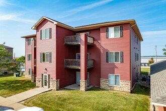 Wheatland Condos in Cedar Rapids, IA - Foto de edificio - Building Photo