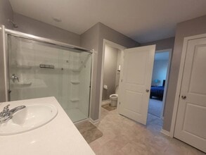 131 Natalie Ln in Granville, OH - Foto de edificio - Building Photo