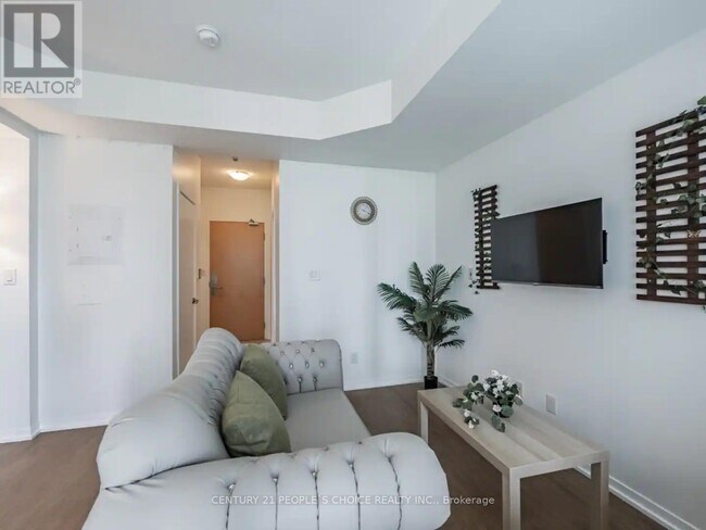 65-1265 Bremner Blvd in Toronto, ON - Building Photo - Building Photo
