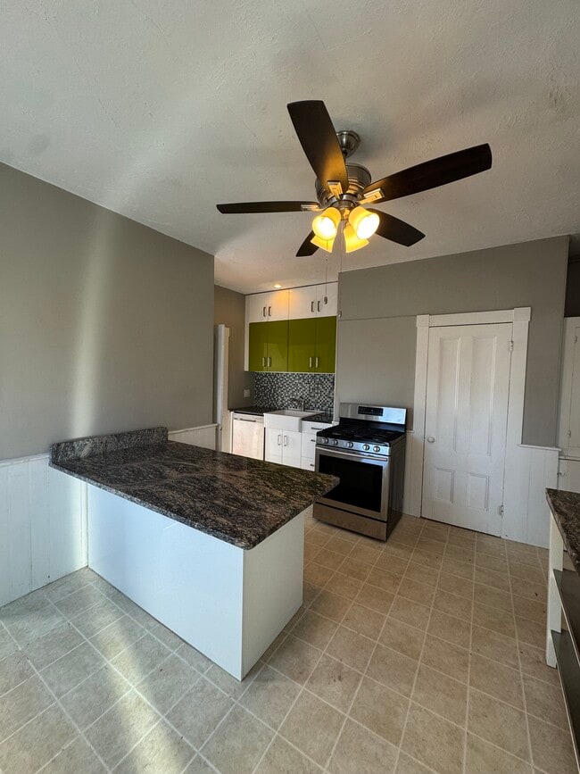 143 North St, Unit 3 in Salem, MA - Foto de edificio - Building Photo