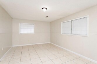 13601 Goodwood Dr in Baton Rouge, LA - Building Photo - Building Photo