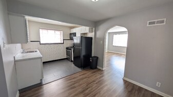 5825 Sunshine Dr in St. Louis, MO - Building Photo