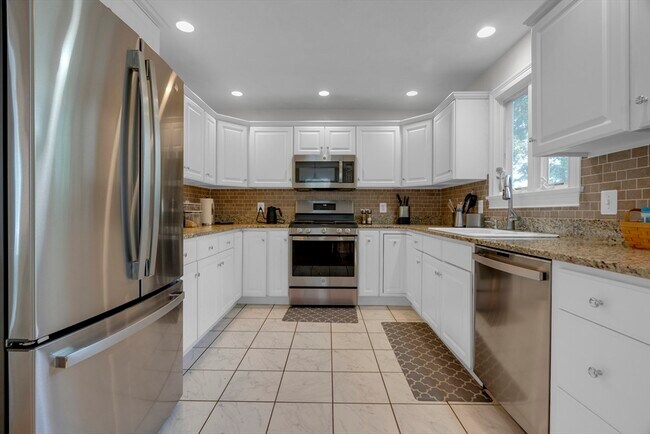 121 Nonantum St, Unit B in Boston, MA - Building Photo - Building Photo