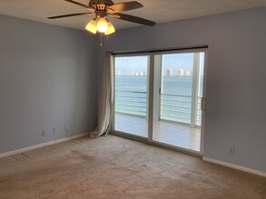 501 Lake Shore Dr, Unit 501 in West Palm Beach, FL - Building Photo - Building Photo