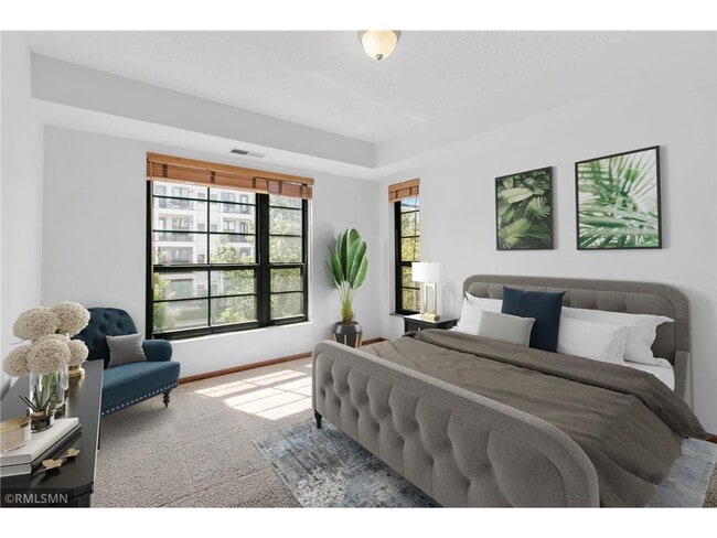 2565 Franklin Ave-Unit -208 in St. Paul, MN - Building Photo - Building Photo