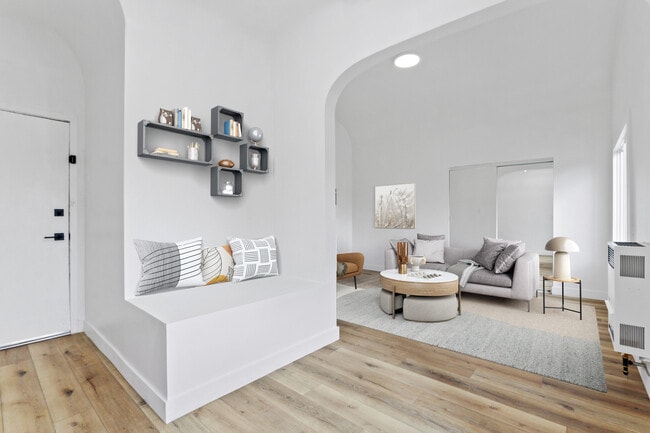 201 Normandie Ave in Los Angeles, CA - Building Photo - Building Photo