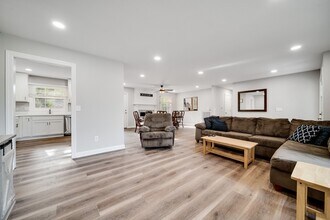 1015 Craig St in Gallatin, TN - Foto de edificio - Building Photo