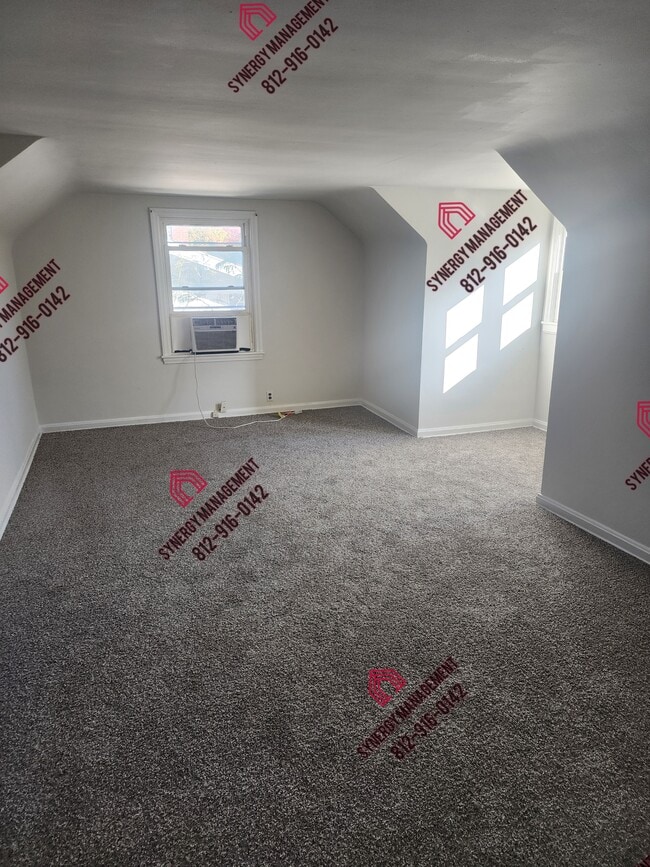 1054 Madison Ave in Evansville, IN - Building Photo - Building Photo