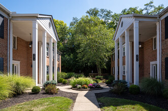 Montclair in the Woods in Cincinnati, OH - Foto de edificio - Building Photo