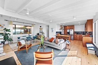 31966 10th Ave in Laguna Beach, CA - Building Photo - Building Photo