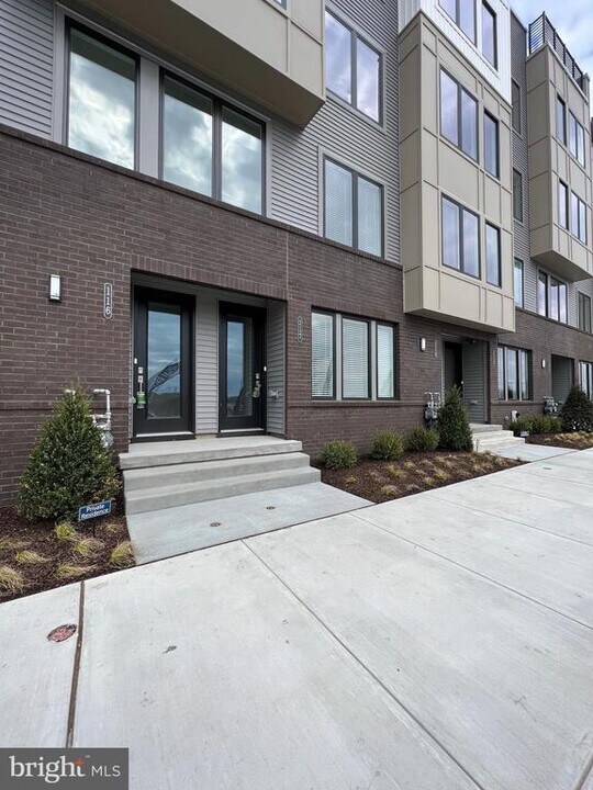 3100 Schirra Ln in Philadelphia, PA - Building Photo