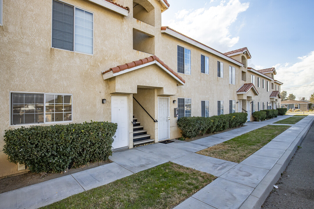 Bryan Manor Apartments in Rosamond, CA - Building Photo