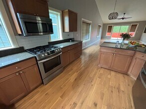 1689 Aaron Dr in Lynden, WA - Building Photo - Building Photo