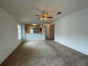 600 Golden Gate Dr in Leander, TX - Foto de edificio - Building Photo