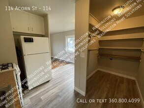 114 Acorn St in Bremerton, WA - Building Photo - Building Photo