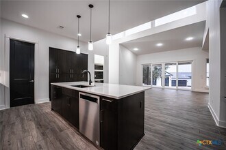 2109 Bella Vista in Canyon Lake, TX - Foto de edificio - Building Photo