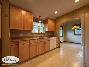 6883 Stillwater Blvd in Oakdale, MN - Building Photo - Building Photo