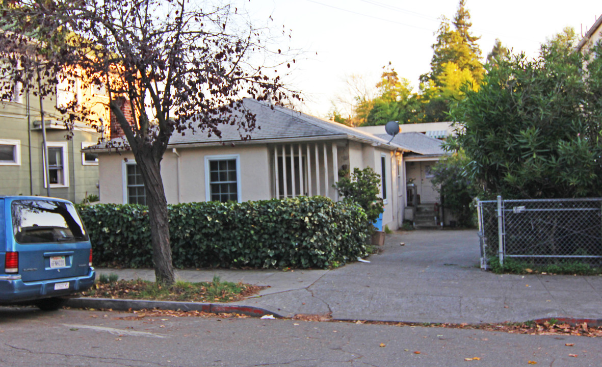 2218 Parker St in Berkeley, CA - Building Photo