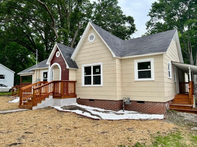 611 N Main St