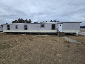 472 Ruben Wells Rd in Hinesville, GA - Building Photo