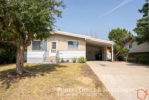 Nicely Updated Basement Suite with Private in Lethbridge, AB - Building Photo