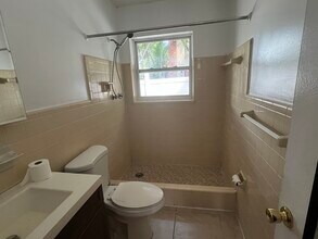 728 SE 19th Ave, Unit 3 in Deerfield Beach, FL - Building Photo - Building Photo