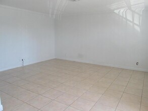 405 N Cypress Dr, Unit 4 in Jupiter, FL - Building Photo - Building Photo
