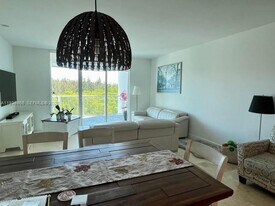 14951 Royal Oaks Ln in North Miami, FL - Building Photo