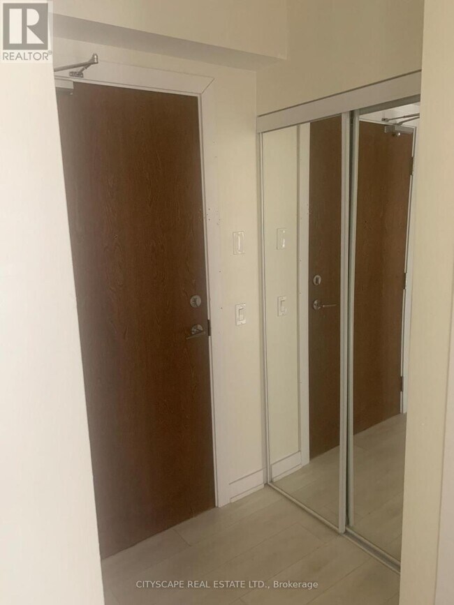 2220 Lake Shore Blvd W in Toronto, ON - Building Photo - Building Photo