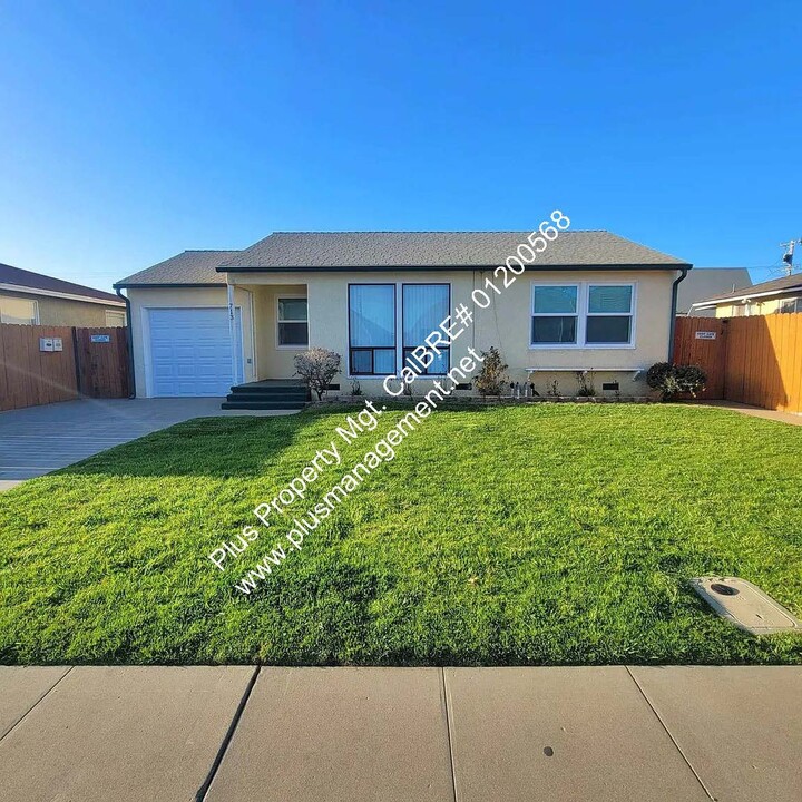 713 E Boone St in Santa Maria, CA - Building Photo