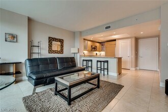 322 Karen Ave in Las Vegas, NV - Building Photo - Building Photo