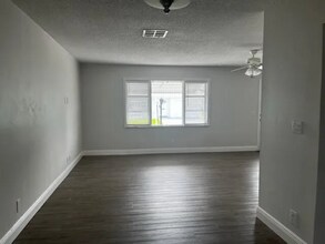 1901 SW 14th Ave in Boynton Beach, FL - Building Photo - Building Photo