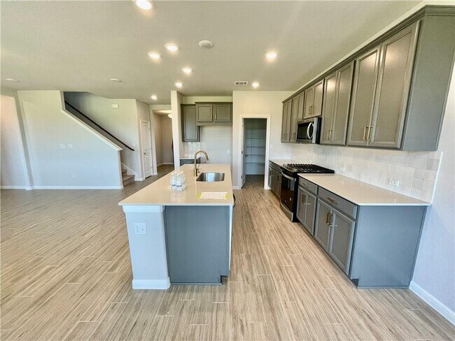 12912 Cerro Castellan Trace in Manor, TX - Foto de edificio - Building Photo