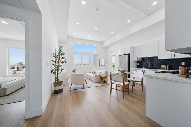 property at 212 N Mariposa Ave