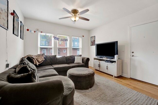 1150-1156 W Cornelia Ave