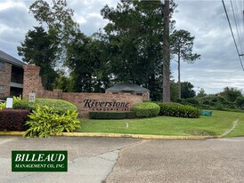 3121 Johnston St in Lafayette, LA - Building Photo