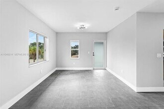 2363 NW 15th St in Miami, FL - Building Photo - Building Photo