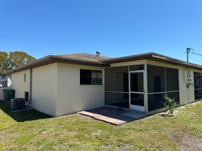 640 SE 13th Ave in Cape Coral, FL - Building Photo - Building Photo