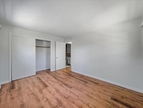 126 W Washington St in Round Lake, IL - Building Photo - Building Photo