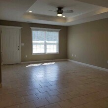 907 W Gay St in Warrensburg, MO - Building Photo - Building Photo