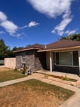 923 E Saginaw Way in Fresno, CA - Building Photo - Building Photo