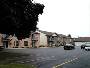 Winsor Place in Oshkosh, WI - Building Photo - Building Photo