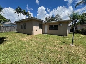 5770 SW 60th St in Miami, FL - Building Photo - Building Photo